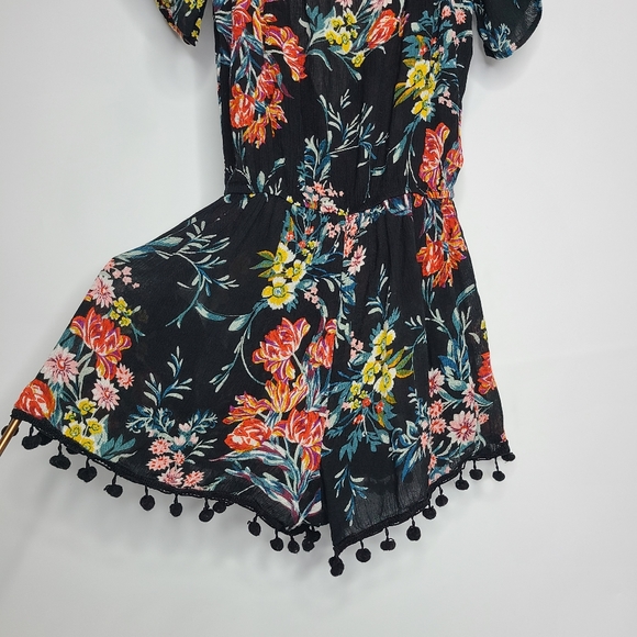 Band Of Gypsies Short Sleeve Top Shorts Scoop Romper Floral Black Red X-Small - Picture 9 of 12